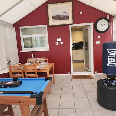 Temade Homes - 2 Bed Graceful Holiday Home Manchester Exterior photo