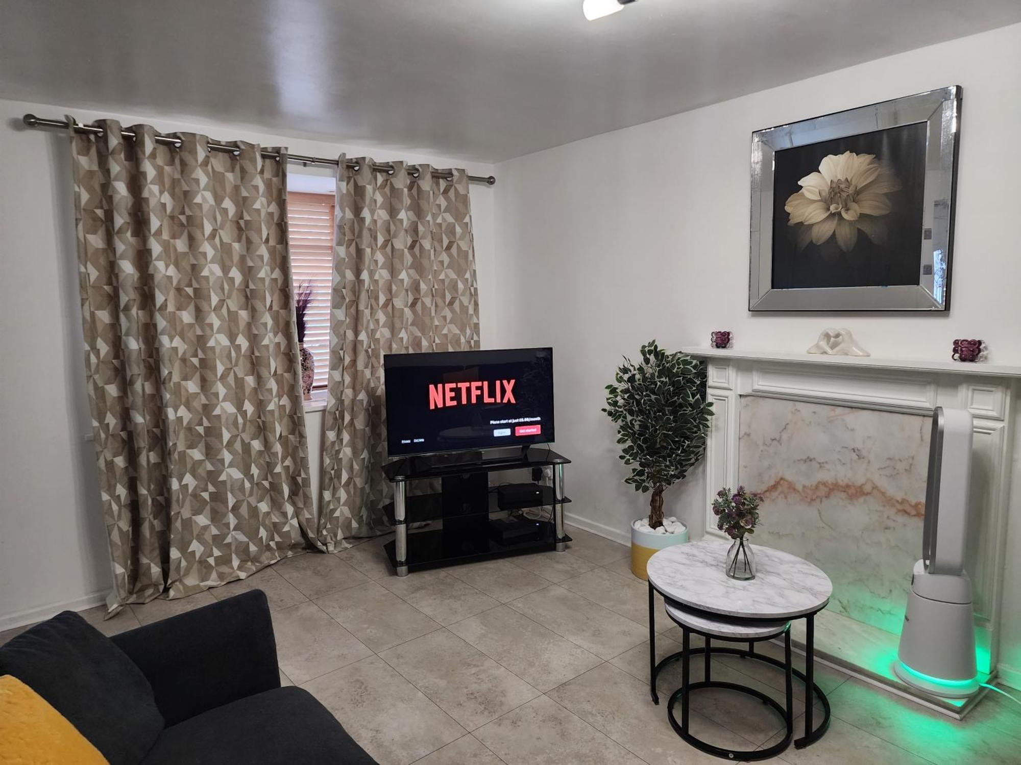 Temade Homes - 2 Bed Graceful Holiday home Manchester